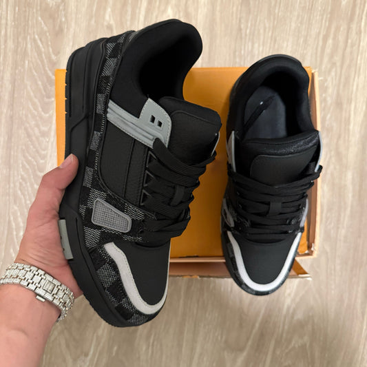 Black Trainer